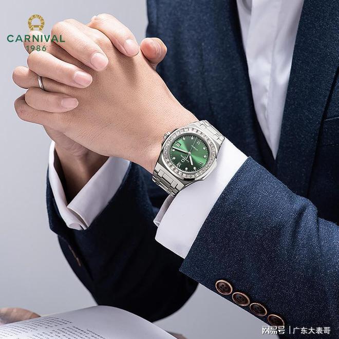 ：时尚与精准的完美融合k8凯发入口嘉年华腕表(图3)