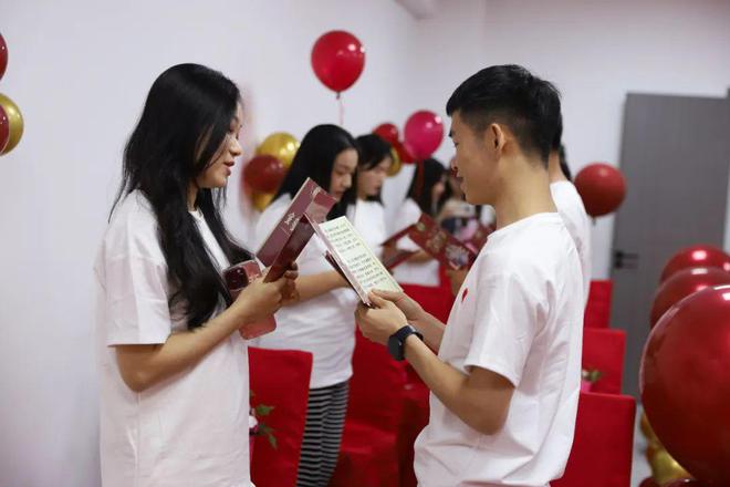 269对新人浪漫领证！“520”甜度爆表儋州(图6)