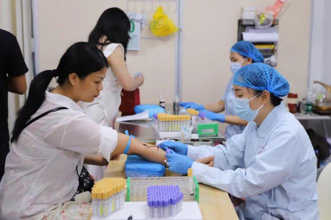 269对新人浪漫领证！“520”甜度爆表儋州(图4)